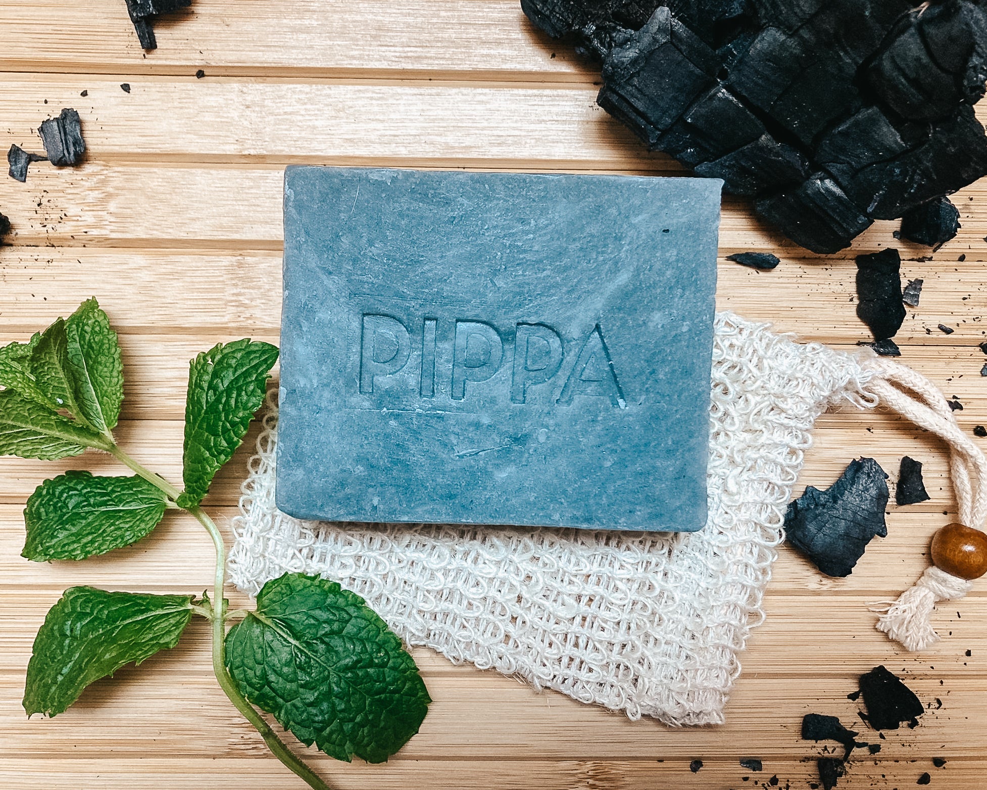 Waarom Houtskool en Pepermunt combineren? - PIPPA Equestrian Soap