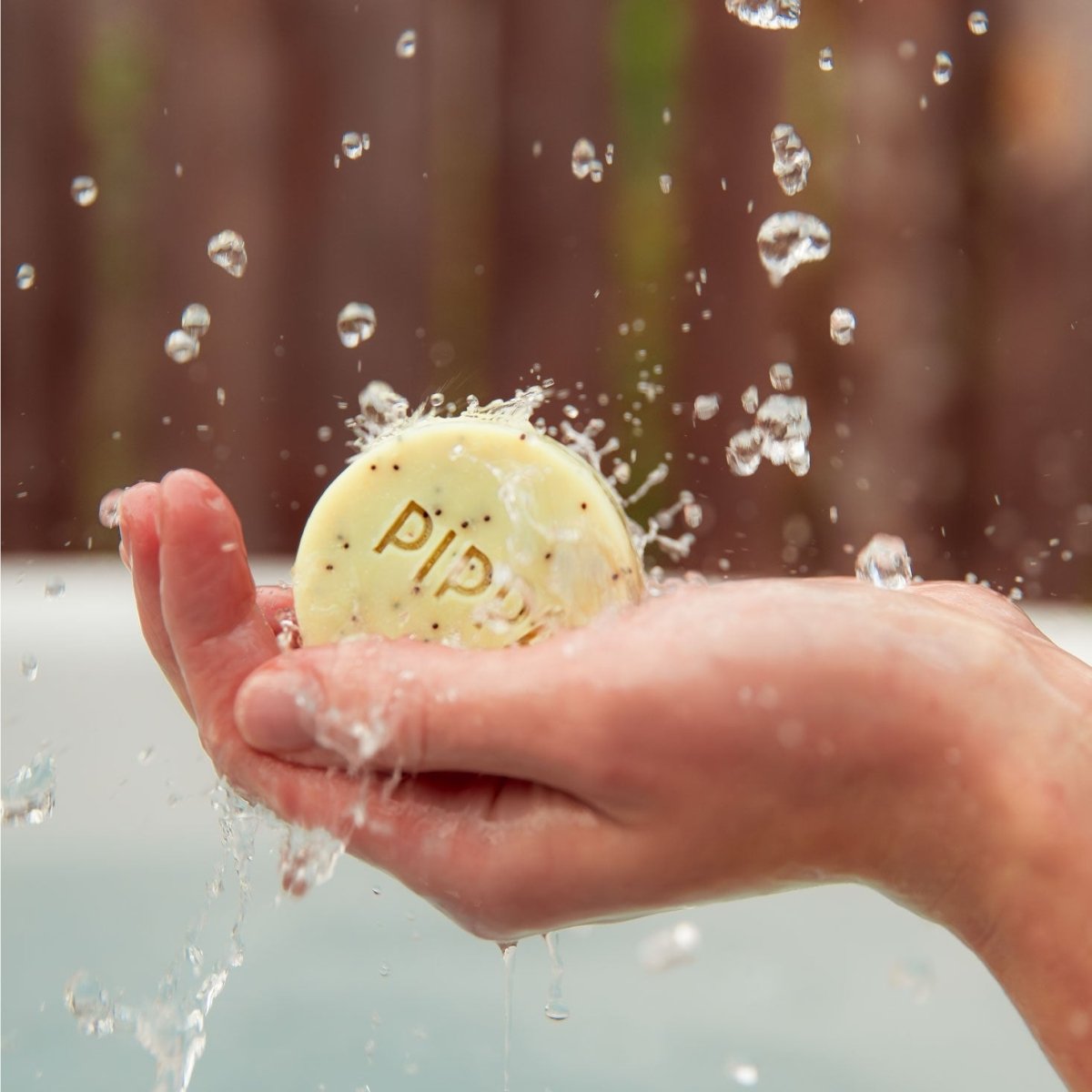 PIPPA Scrub Body Bar Poppy Seed & Lime - PIPPA Equestrian Soap - Body Bars